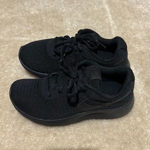 New in box! Little Boys black Nike Tanjun size 1Y.